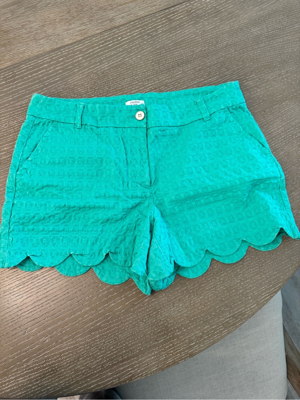 Crown & Ivy Scalloped Hem Women’s Shorts in Teal